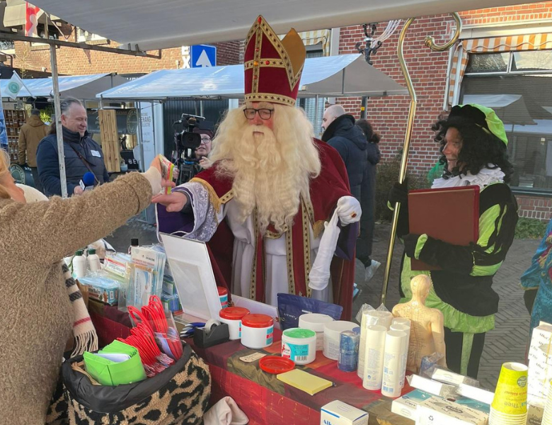 Sint op de boerenmarkt in Losser