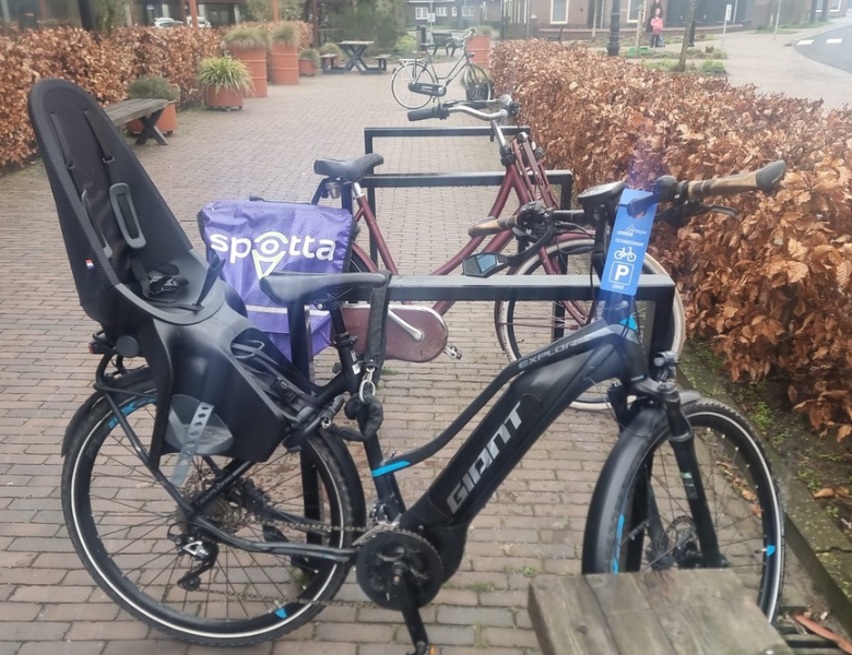 1 aprilgrap maakt tongen los